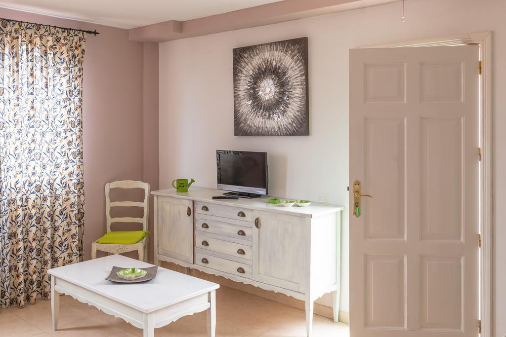 Oasis Royal Apartment