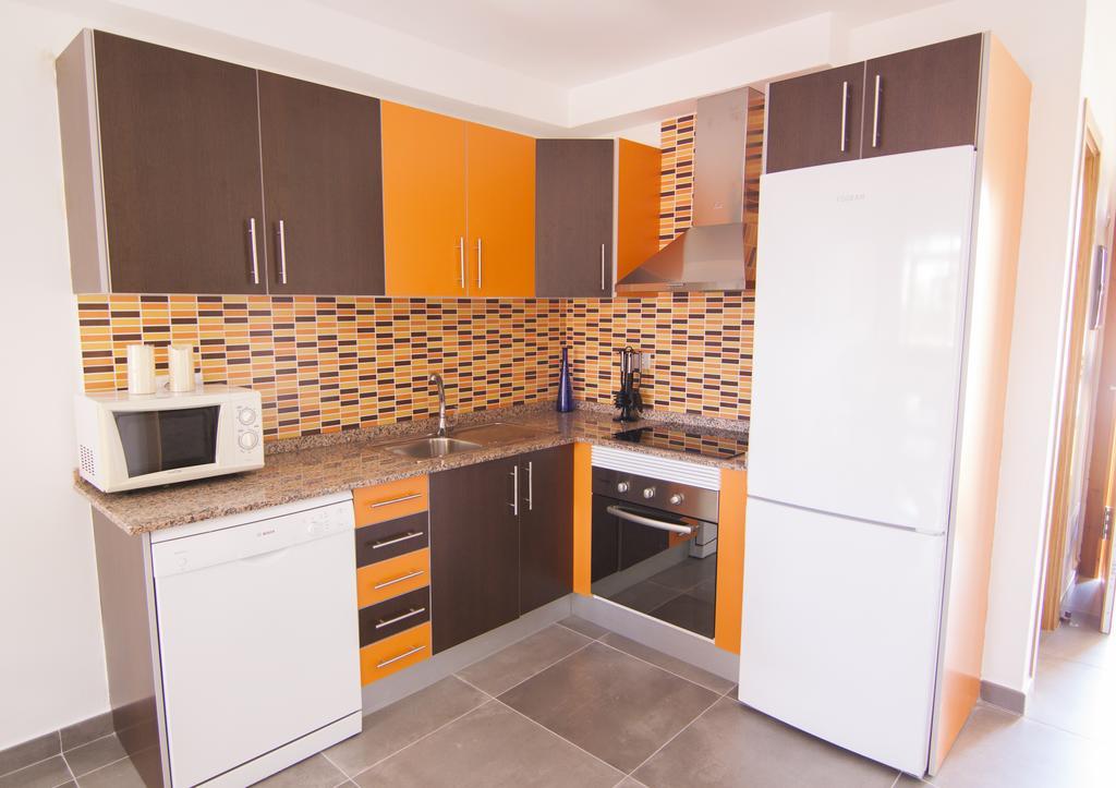 Anju Delfines Bravo's Apartment *