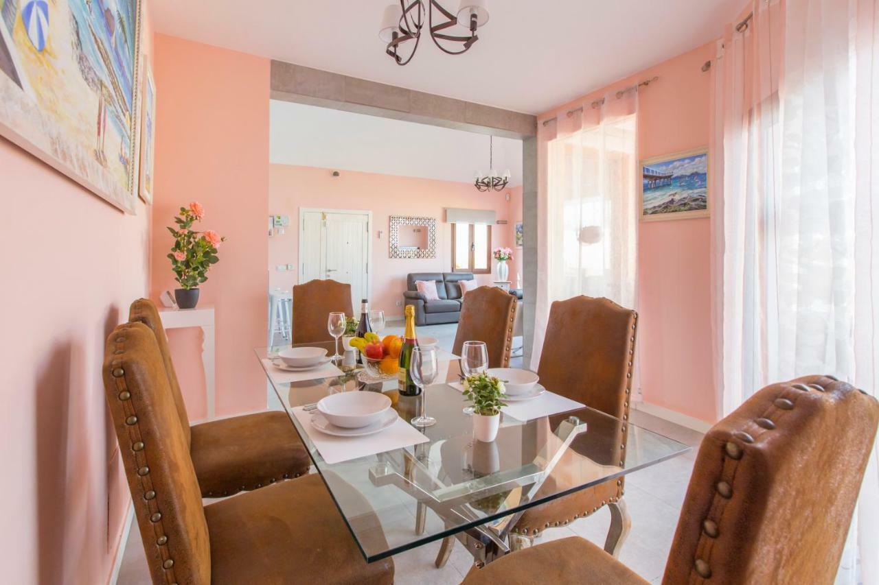 Bella Lucia 3. Piscina Climatizada, Wifi, Bbq. * Corralejo