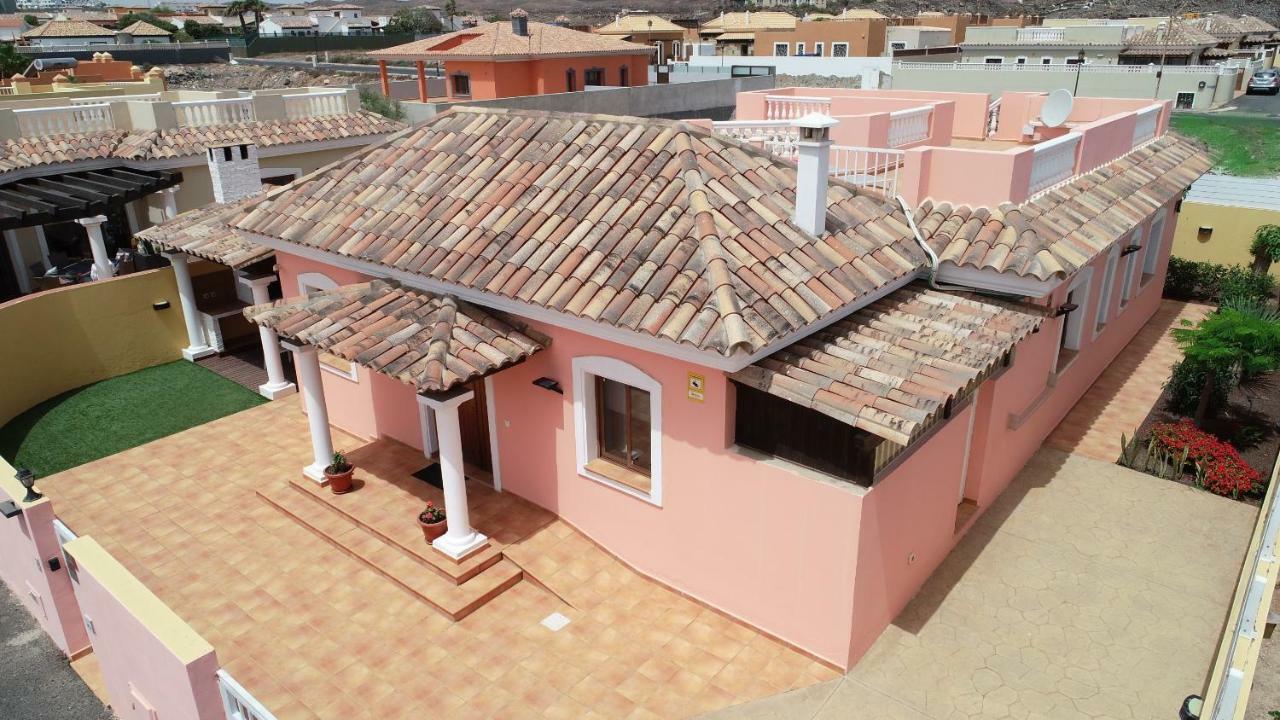 Villa Bella Lucia 1. Piscina Climatizada, Wifi, Bbq. Corralejo