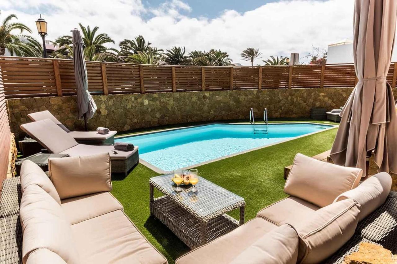 Paradise House: Piscina Privada, Playa 100m Villa Corralejo