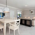 Villa 44
