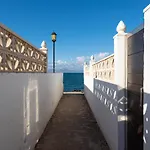 Homeforguest Apartment With Pool And Terrace 1 Min From The Beach