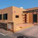 Lovely 2-Bed Villa In Corralejo Fuerteventura