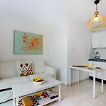 Surf House Next To The Beach, Pool & Tennis - 2 Double Rooms