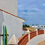 Golden Wave Surf Villa