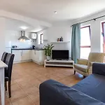 Uptown Urban Apartments (Adults Only)