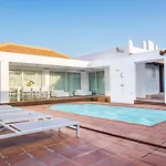 Luxury Villa \'La Bonita\' With Private Heated Pool, Bbq & Free Wifi- Suiteable For Familiesfriends