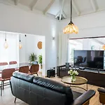 Luxury Villa \'La Bonita\' With Private Heated Pool, Bbq & Free Wifi- Suiteable For Familiesfriends