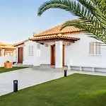 Luxury Villa \'La Bonita\' With Private Heated Pool, Bbq & Free Wifi- Suiteable For Familiesfriends