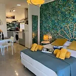 Tender Suite