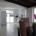 Villa With Pool And Private Access To The Beach