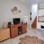Fast Wi-Fi- Private Rooftop Terrace- 2 Bed Apt