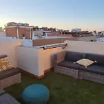 Fast Wi-Fi- Private Rooftop Terrace- 2 Bed Apt