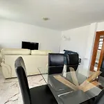 Serenity Villa In Geafond - Perfect For Relaxation