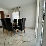 Serenity Villa In Geafond - Perfect For Relaxation