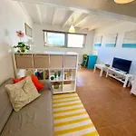 The Summer Treat Shared Apartment Compartido