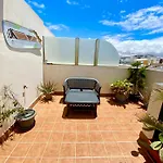 The Summer Treat Shared Apartment Compartido