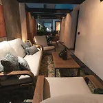 Tita Deluxe