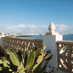 \'Casa Ola\' Relax In Style By The Sea