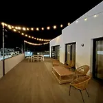 Arena Sunrise - Sea View And Main Street