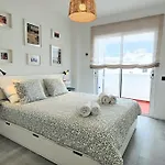 Arena Home, Chic & Sea View
