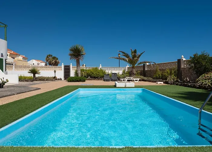 Homeforguest Apartment With Pool And Terrace 1 Min From The Beach