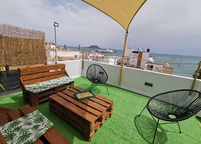 Centro De Corralejo Con Vistas A Isla De Lobos
