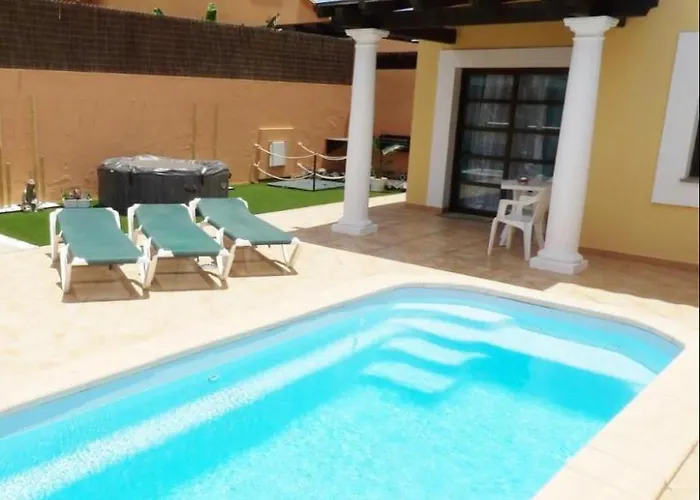 Villas Brujula Company