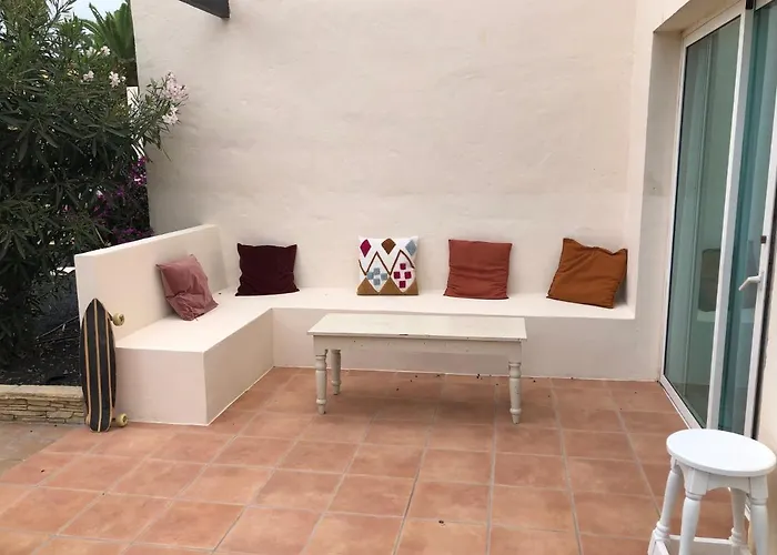 Surf House Next To The Beach, Pool & Tennis - 2 Double Rooms