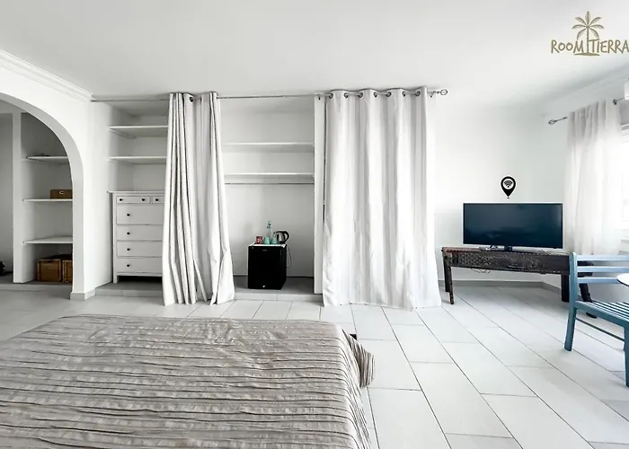 Room Tierra Wifi Free Private Bathroom , Central Town
