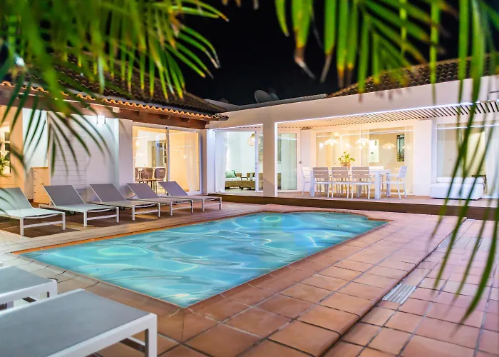 Luxury Villa \'La Bonita\' With Private Heated Pool, Bbq & Free Wifi- Suiteable For Familiesfriends