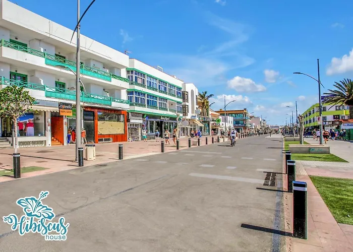 Hibiscus House, Charming 1-Bed Flat Located 300 M From The Beach
