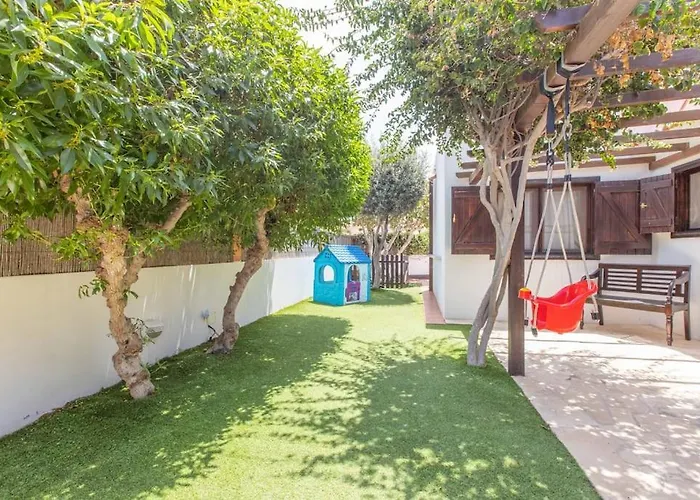 Villa Rustica -Heated Pool & Garden Near The Beach