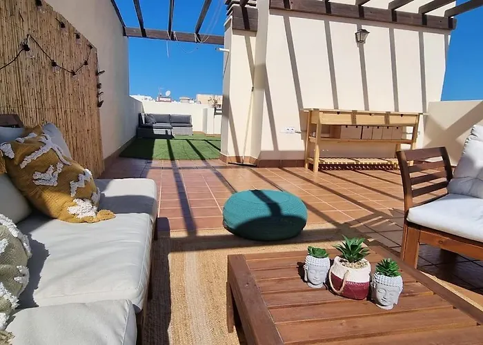 Fast Wi-Fi- Private Rooftop Terrace- 2 Bed Apt