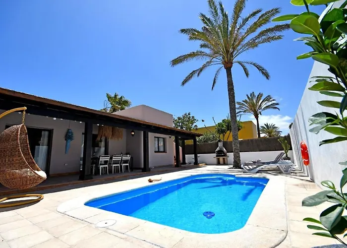 Komfortables Ferienhaus In Corralejo Mit Privatem Garten Und Beheiztem Pool