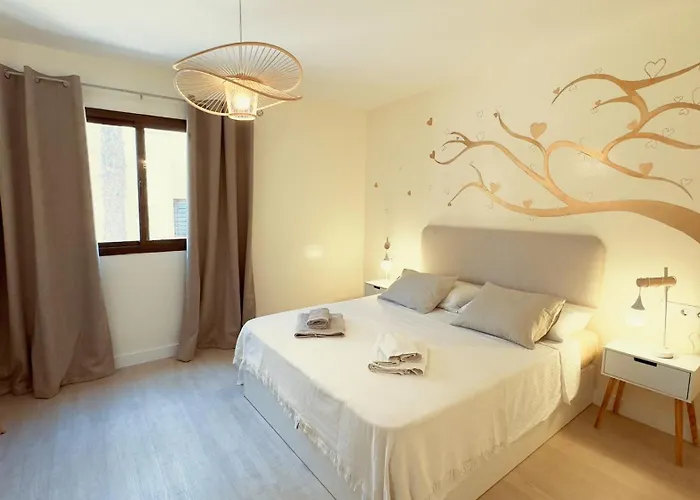 Golden Dream, Swimming Pool And Parking