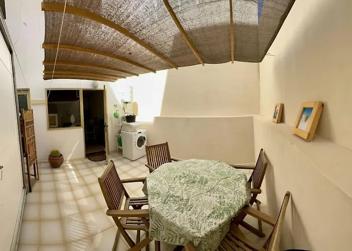 2 Bedroom Flat Close To The Sea