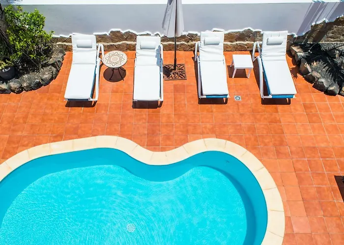 Corralejo Holiday White Villa With Pool And 500M To Sea