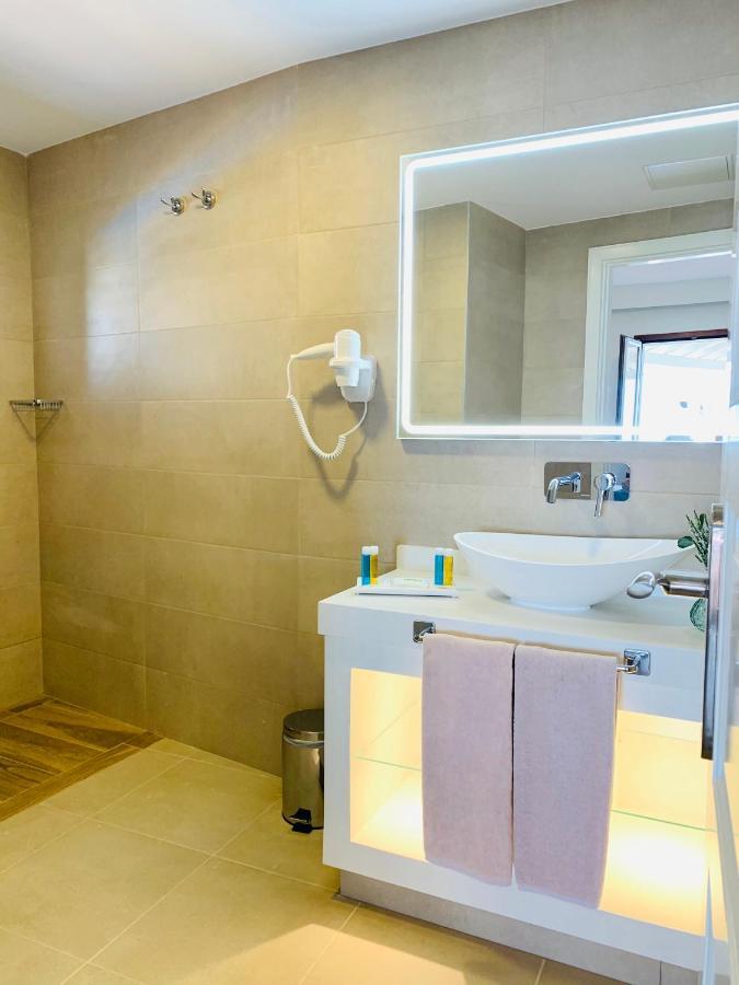 Ereza Lobos Villa