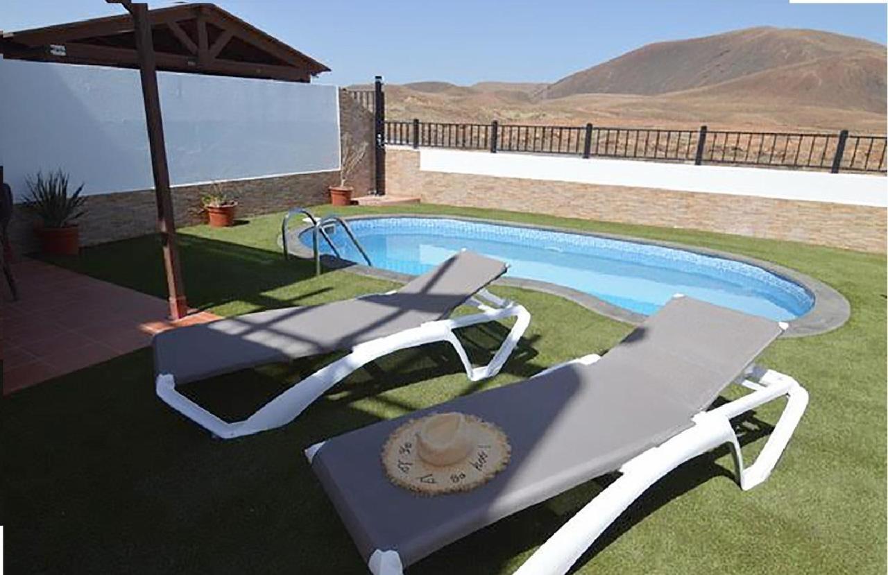 Blue With Private Pool, Bbq, Wifi - Suitable For Families By Holidays Villa