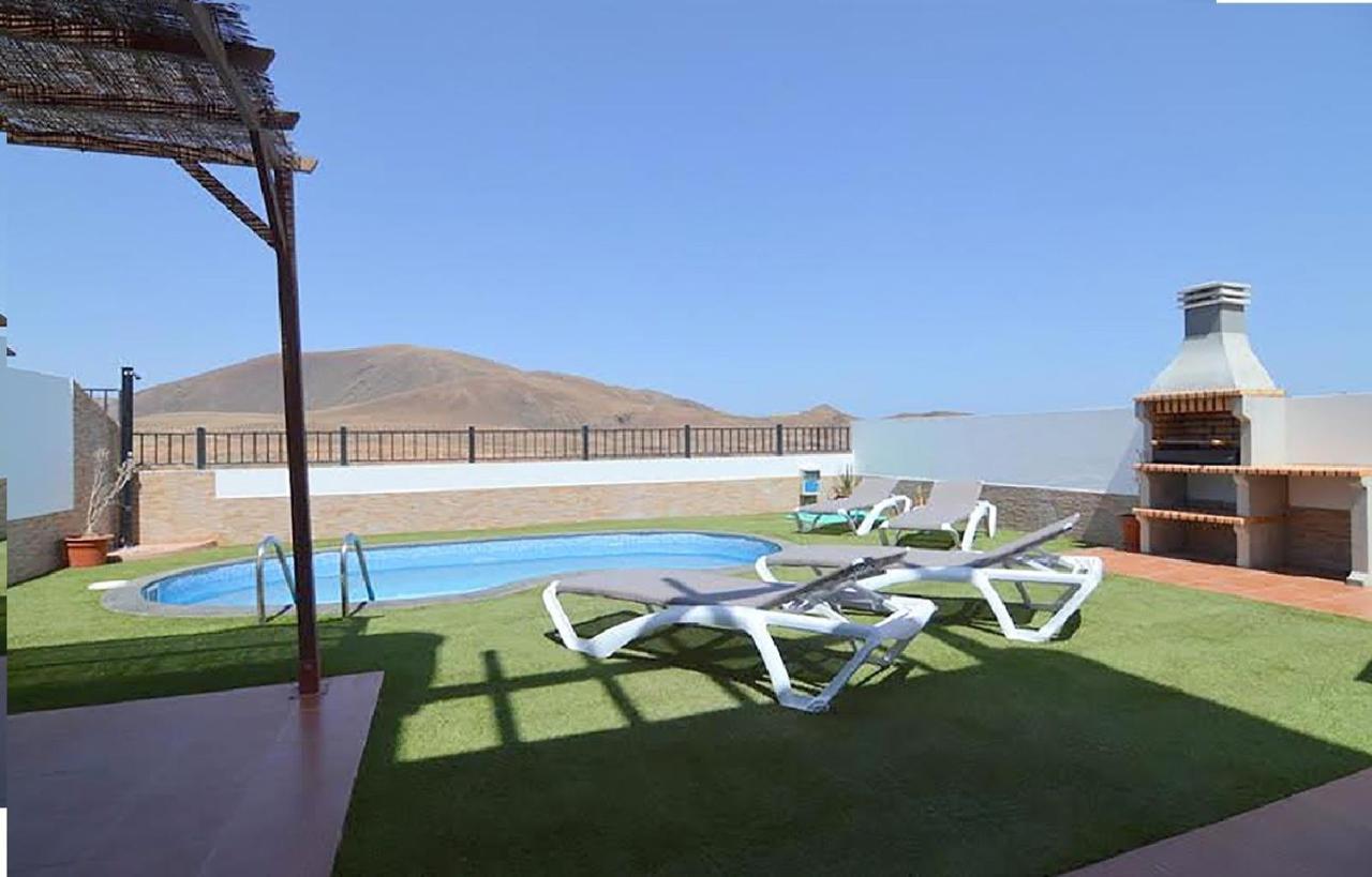 Villa Blue With Private Pool, Bbq, Wifi - Suitable For Families By Holidays Corralejo