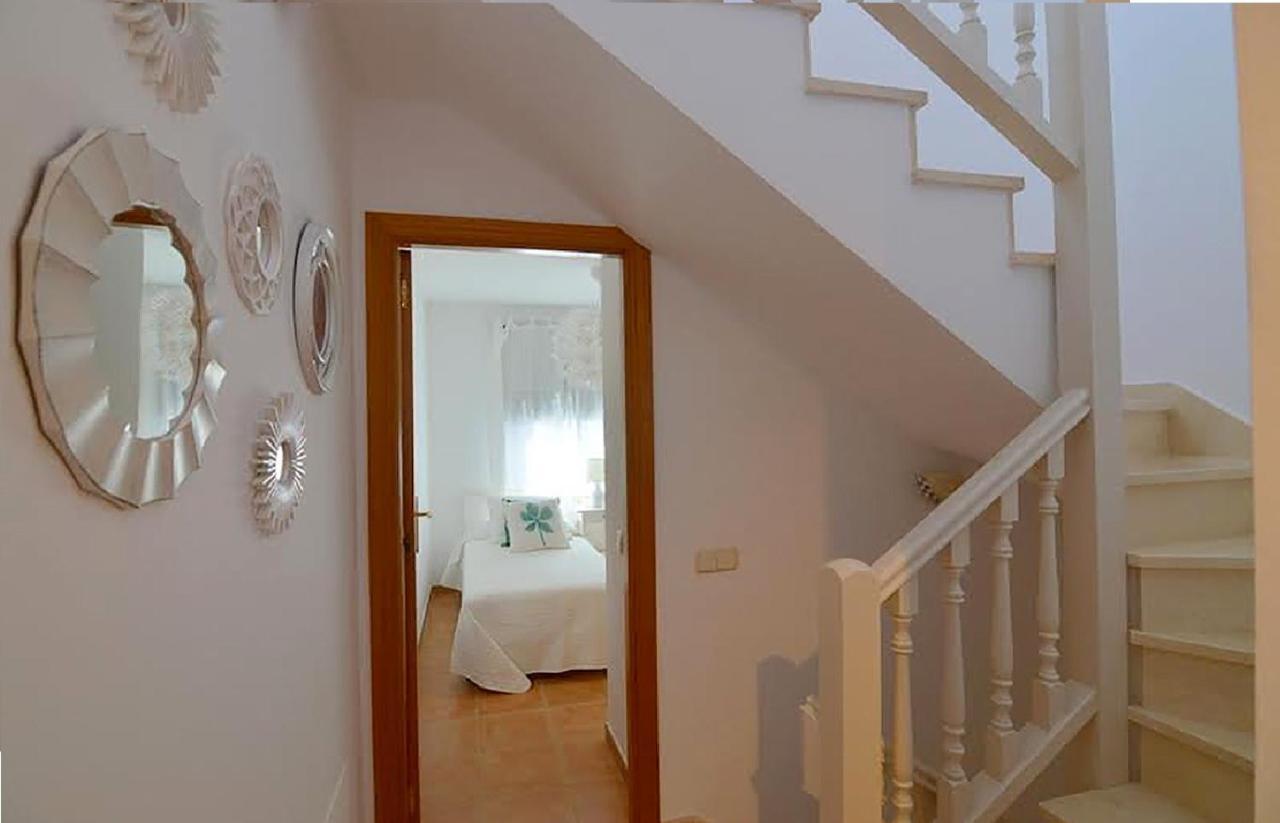 Blue With Private Pool, Bbq, Wifi - Suitable For Families By Holidays Villa