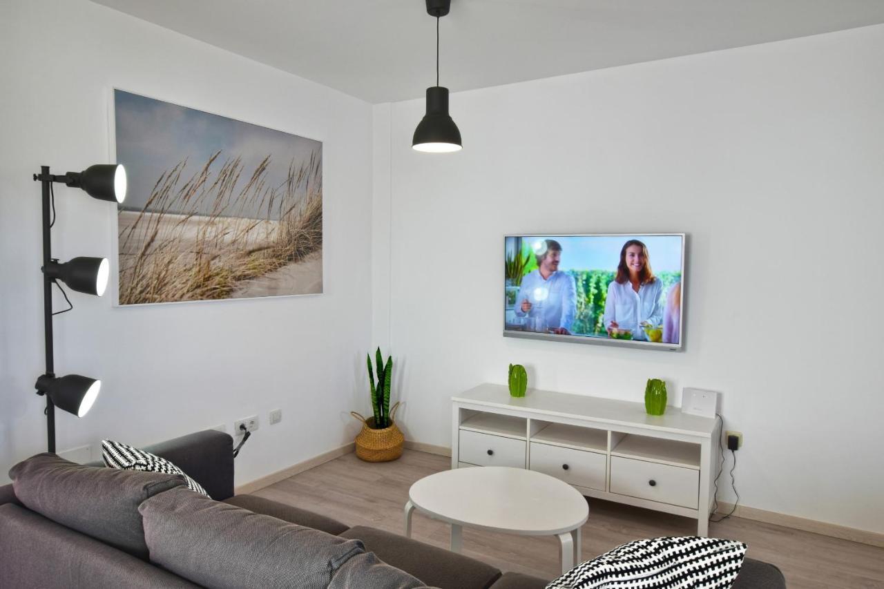 Villa Blue With Private Pool, Bbq, Wifi - Suitable For Families By Holidays Corralejo