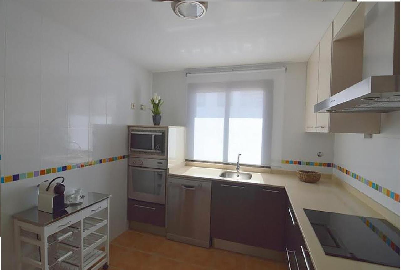 Blue With Private Pool, Bbq, Wifi - Suitable For Families By Holidays Villa *