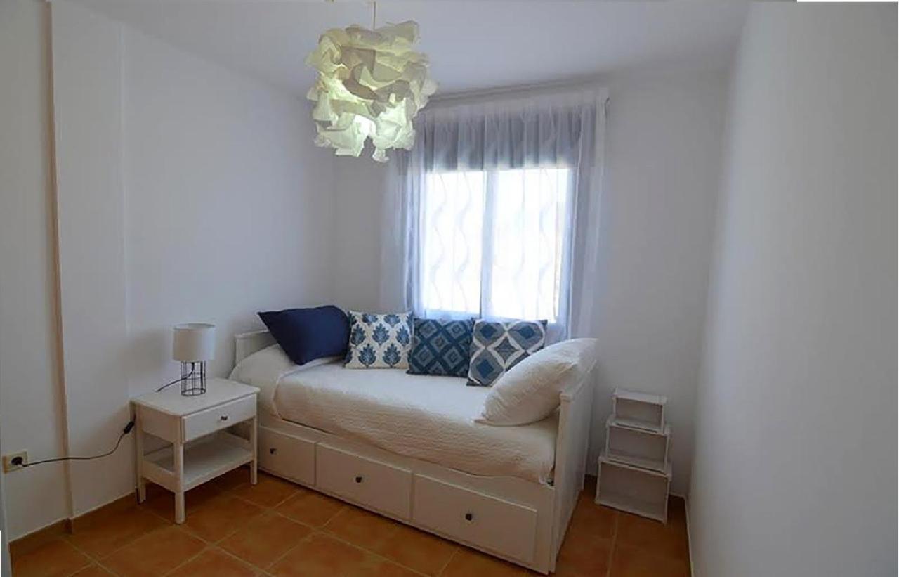 Blue With Private Pool, Bbq, Wifi - Suitable For Families By Holidays *