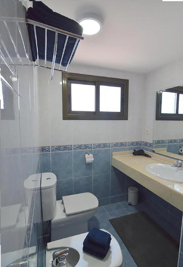 Blue With Private Pool, Bbq, Wifi - Suitable For Families By Holidays Villa