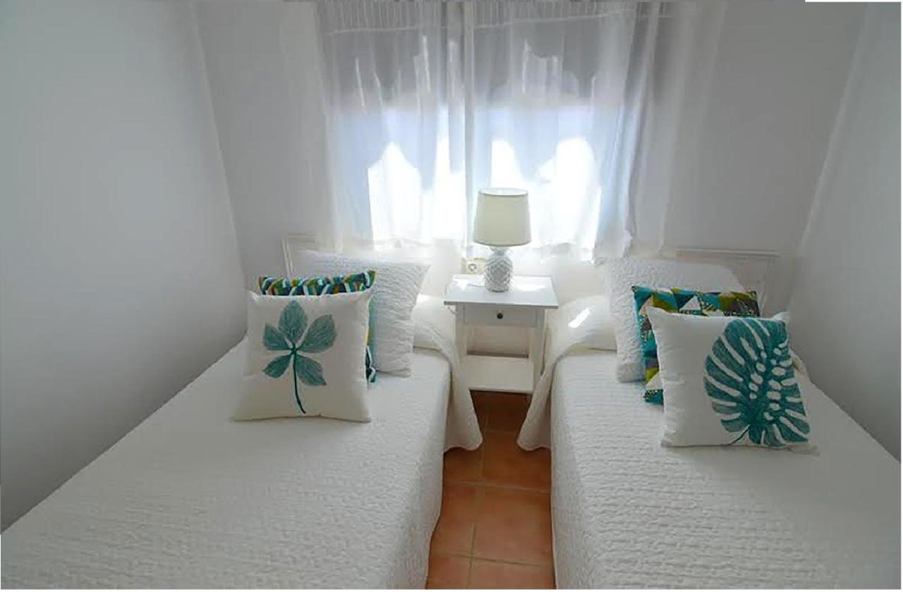 Villa Blue With Private Pool, Bbq, Wifi - Suitable For Families By Holidays