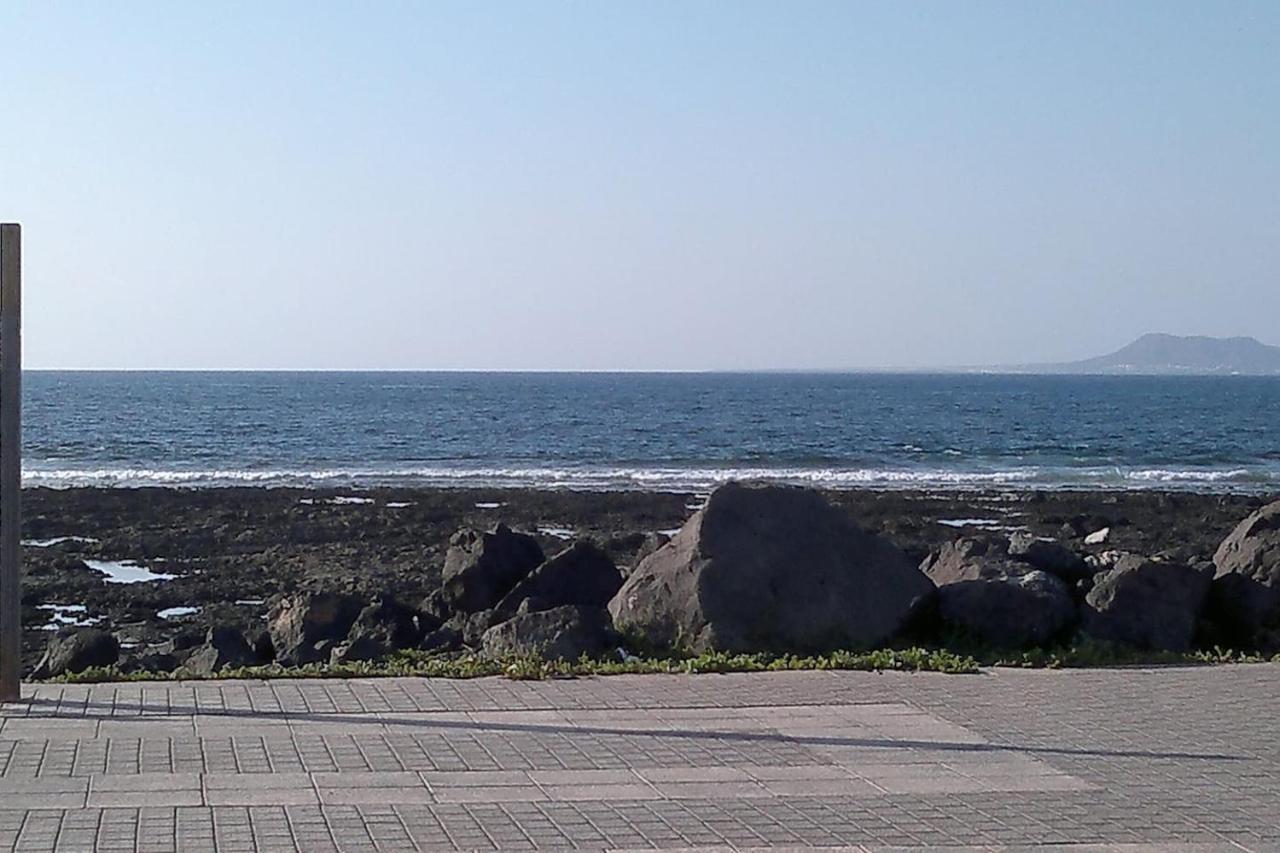 My Ocean !!! Breathtaking Location, Steps To The Ocean, Spacious Sea View, Fully Equipped And Well-furnished With Private Entrance And High-speed Fiber Optic Internet Apartment Corralejo