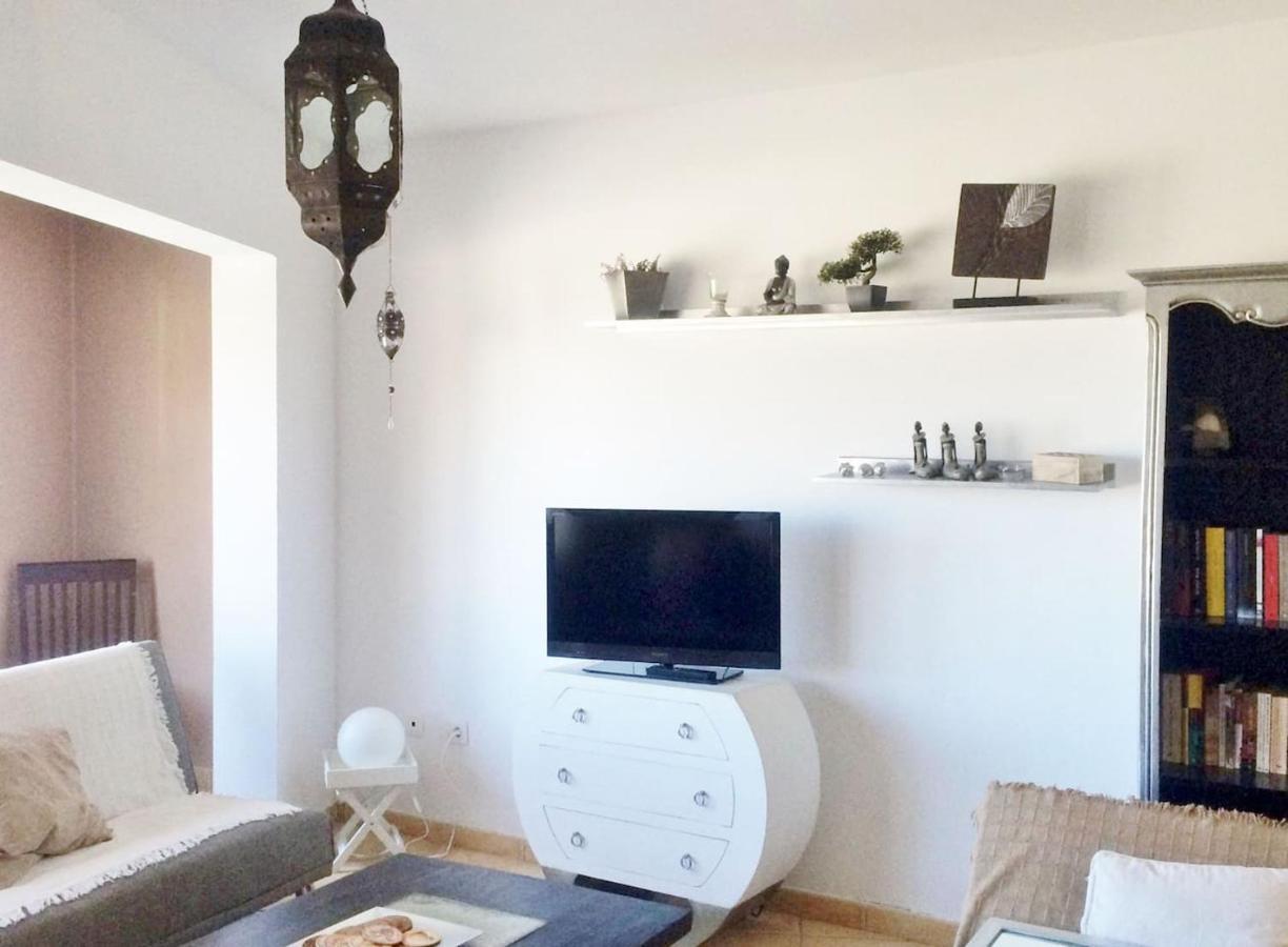 My Ocean !!! Breathtaking Location, Steps To The Ocean, Spacious Sea View, Fully Equipped And Well-furnished With Private Entrance And High-speed Fiber Optic Internet Apartment *